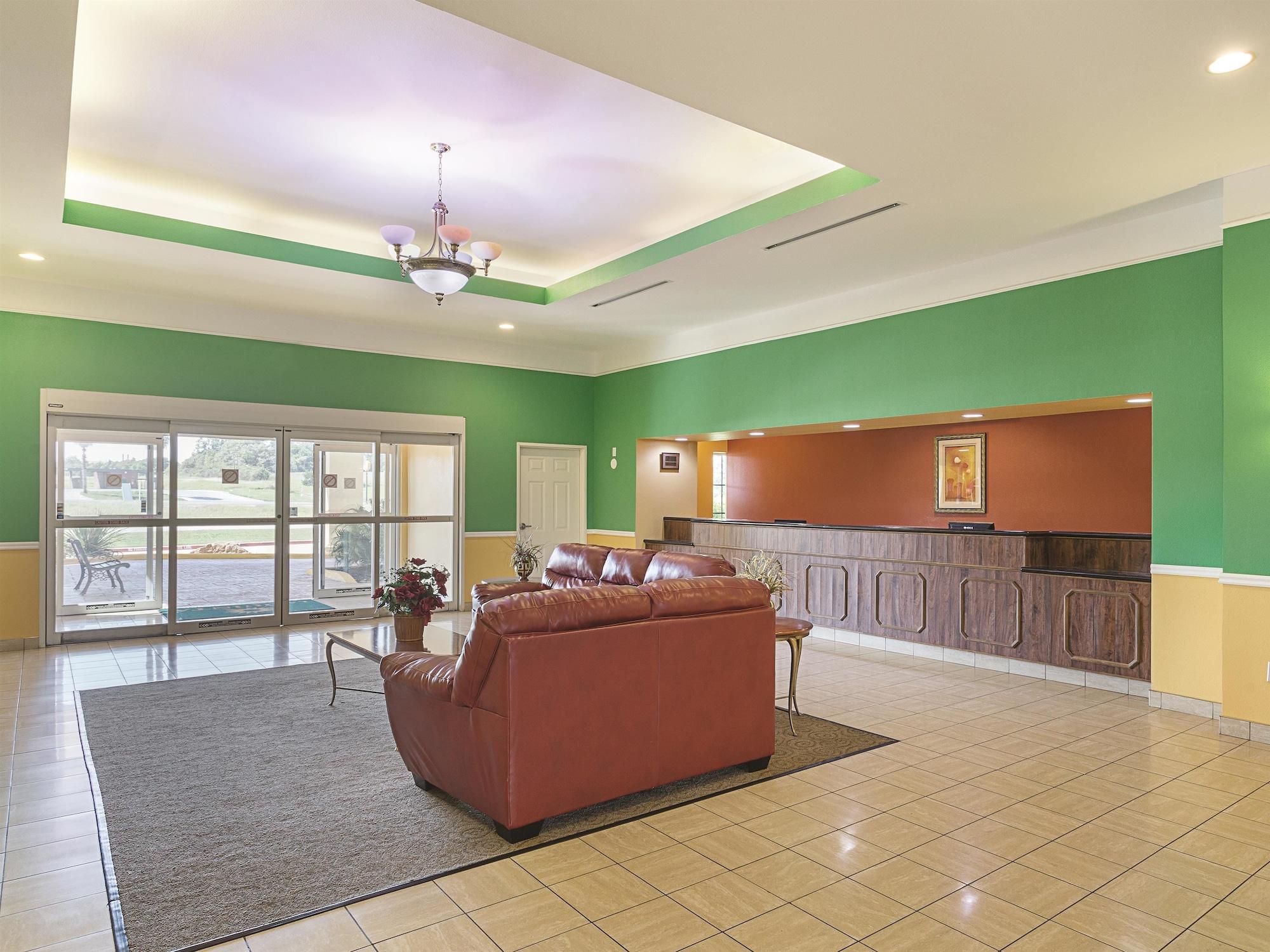 Baymont Inn & Suites Brenham Extérieur photo