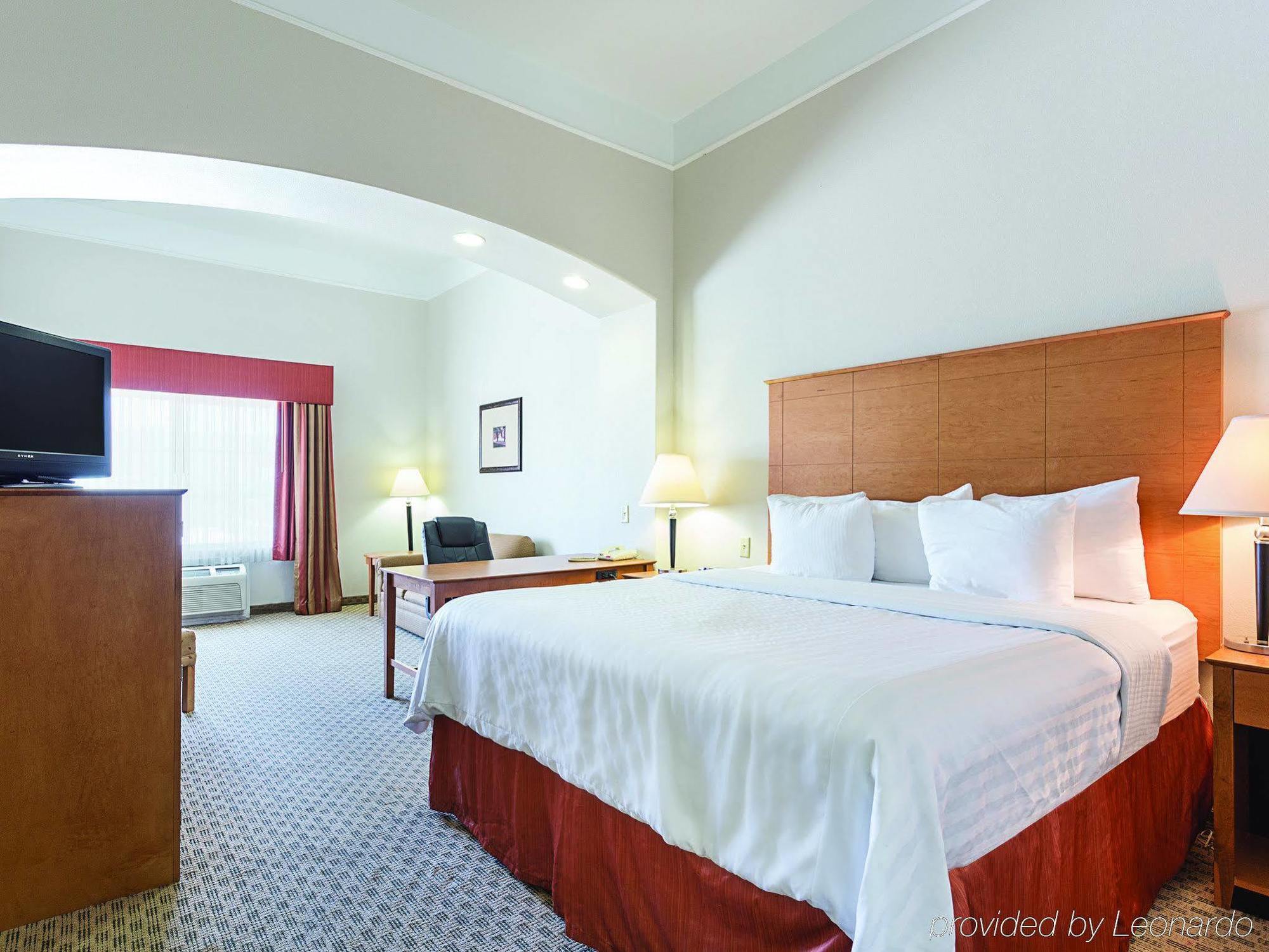 Baymont Inn & Suites Brenham Extérieur photo