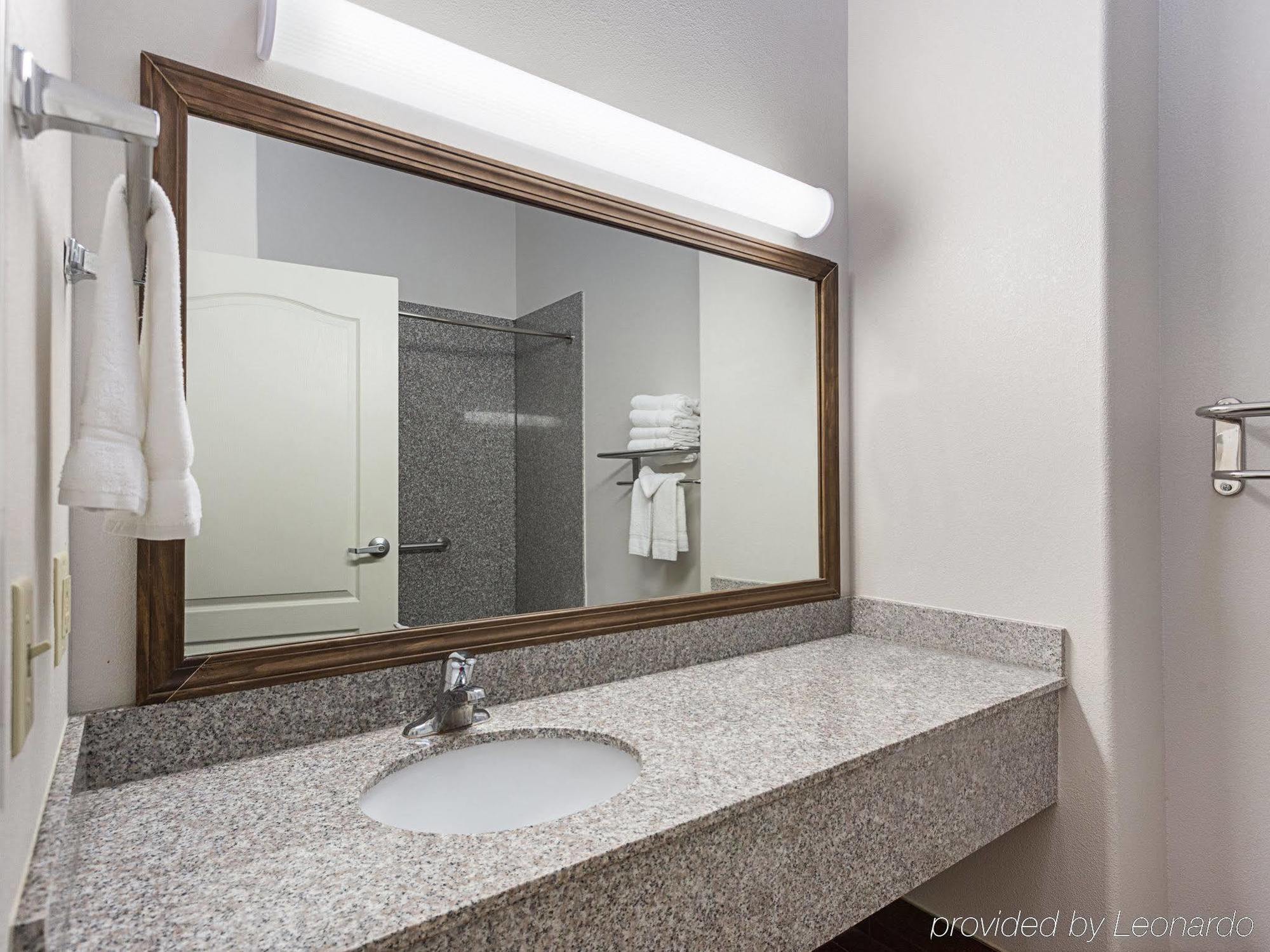 Baymont Inn & Suites Brenham Extérieur photo