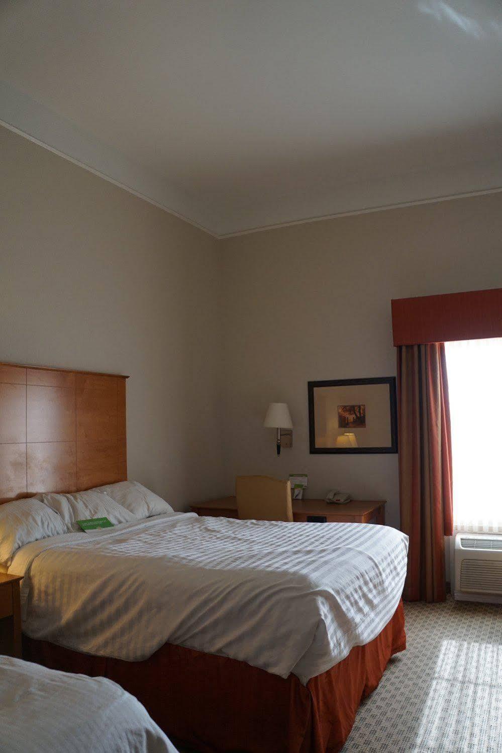 Baymont Inn & Suites Brenham Extérieur photo
