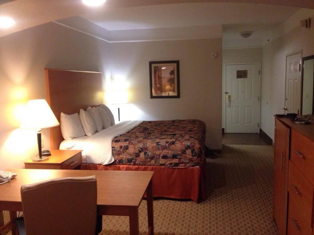 Baymont Inn & Suites Brenham Extérieur photo