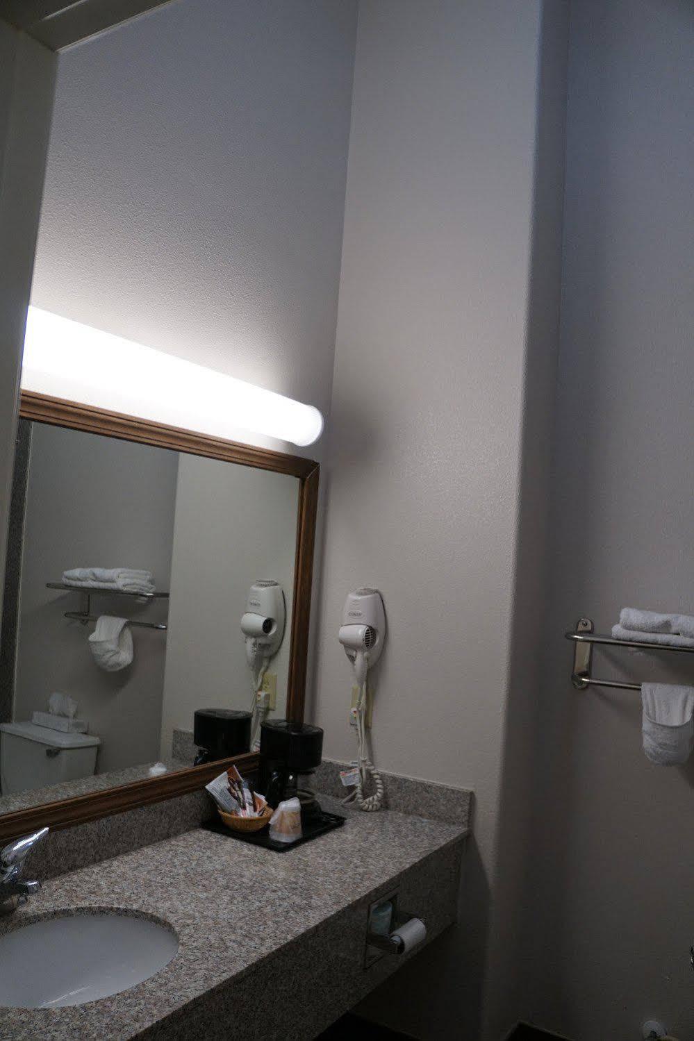 Baymont Inn & Suites Brenham Extérieur photo